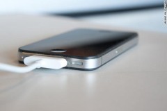 'Hack' iPhone 'chớp nhoáng' nhờ sạc nhiễm độc