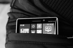 Sốc với công nghệ sạc smartphone trong túi quần