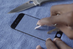 Thử độ bền màn hình sapphire của iPhone 6