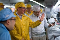 Tim Cook đến thăm nhà máy sản xuất iPhone 6
