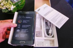 Tận tay đập hộp Galaxy Note Edge