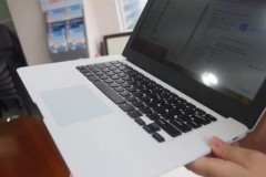 Máy tính xách tay N16 - Macbook nhái chạy Windows 8 giá chỉ 2,5 triệu đồng