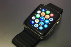 Tin nhanh -  Apple Watch giúp smartwatch lần đầu vượt đồng hồ Thụy Sĩ về doanh số