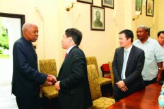 Viễn thông -  Nguyên tư lệnh lục quân Tanzania đầu quân cho Viettel