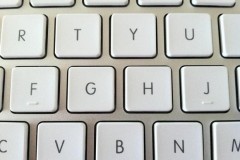 Máy tính -  Vì sao phím F và J trên bàn phím máy tính lại có đường lằn ngang?