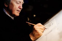 Thầy của Steve Jobs - người định hình nên font chữ tuyệt đẹp của Apple vừa qua đời ở tuổi 83