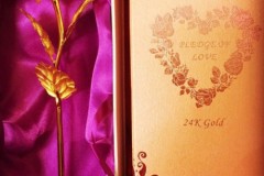 Quà tặng 8/3: Hồng mạ vàng siêu rẻ bán đầy vỉa hè Hà Nội