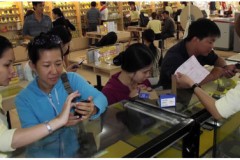 Tiền mua điện thoại đã ngang bằng tiền uống bia 3 tỷ đô, riêng Thế giới di động chiếm 1/3 số này