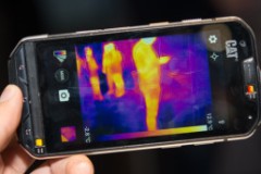 Trên tay CAT S60: điện thoại vẽ bản đồ nhiệt, chống nước 5m