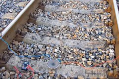 Đừng bao giờ sạc điện thoại theo kiểu liều mạng như anh chàng này