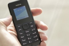 Nokia 105 soán ngôi vương 'khủng bố' của 8210