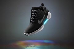 Nike ra mắt giày công nghệ tự biết thắt nút
