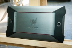 Trên tay Acer Predator 8: máy tính bảng chơi game thiết kế hầm hố, chạy Atom x7