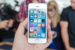 Trên tay iPhone SE đẹp như iPhone 5s, mạnh ngang ngửa iPhone 6s, giá chỉ bằng nửa