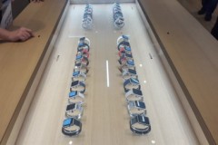 Vì sao cả Việt Nam chỉ có hai bàn trưng bày sản phẩm Apple Watch?