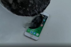 Điều gì xảy ra nếu đổ nhựa đường nóng chảy lên iPhone 6s