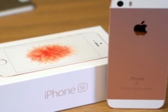 Đập hộp iPhone SE vàng hồng đang gây sốt thị trường