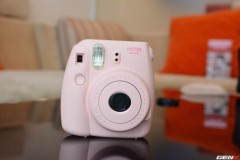 Khám phá chiếc máy ảnh Instax mini 8 dưới góc nhìn của hội con gái