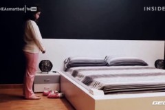 Mắc bệnh lười, hãy mua chiếc giường tự động gấp gọn chỉ trong vài giây