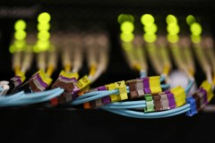 Mạng cáp quang lập kỉ lục băng thông mới: 57 Gigabit/giây!