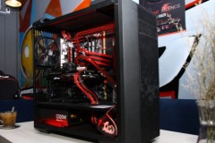Cận cảnh dàn PC độ sử dụng bo mạch chủ MSI Carbon