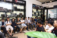 Một vòng offline trải nghiệm máy tính 'khủng' chuyên game