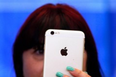 Apple lãi hàng tỷ USD với iPhone 16GB