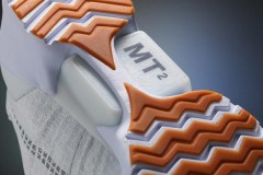 Nike ra giày thể thao tự buộc dây