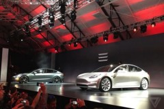 Tesla trình làng xe điện "giá mềm" Model 3 khiến các hãng xe lớn cũng phải lo sợ