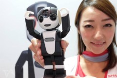 Điện thoại Robot công nghệ mới của Sharp đắt hàng tại Nhật