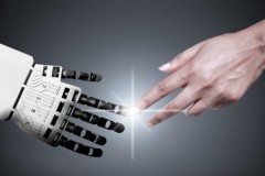 Chạm vào phần nhạy cảm của robot có thể kích thích con người