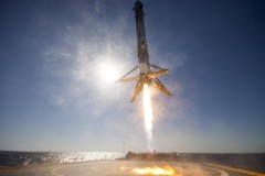 SpaceX lần thứ 2 liên tiếp hạ cánh thành công tên lửa trên tàu bay không người lái