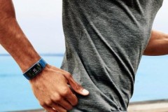 Samsung ra mắt vòng đeo tay theo dõi sức khỏe Gear Fit 2 giá 4 triệu đồng