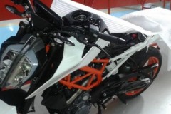 KTM Duke 390 2017 bất ngờ lộ diện, thiết kế cá tính hơn