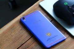 Một chiếc OPPO R9 vừa được bán với giá hơn 300 triệu