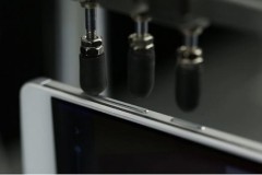 Phablet giá rẻ RAM 4 GB, chạy chip 10 nhân khoe sức chịu đựng dẻo dai