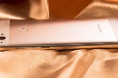 Smartphone có chip 10 nhân, RAM 4 GB, vỏ kim loại sắp bán với giá 0 đồng