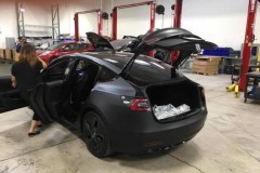 Những hình ảnh đầu tiên về nội thất của Tesla Model 3
