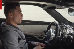 Pagani vén màn Huayra Roadster trong lễ khai trương nhà máy mới