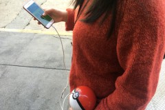 Vừa chơi Pokémon Go vừa sạc điện thoại bằng... Pokéball