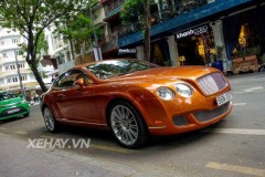 Bentley Continental GT Speed màu Cam độc nhất tại Việt Nam của Phan Thành xuống phố