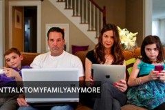 Internet là nguyên nhân gây bất hòa và ngăn cách trong gia đình