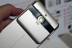 Sharp trình làng Basio 2: Phím bấm vật lý, chống nước