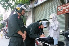 Tăng cường xử lý người điều khiển phương tiện vi phạm mũ bảo hiểm