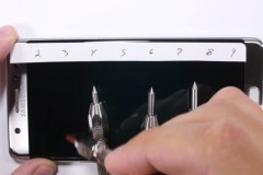 Corning: Kính cường lực trên Galaxy Note 7 cứng hơn cả kim loại?