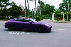 Porsche Panamera dán decal tím nhám của dân chơi Sài Thành.