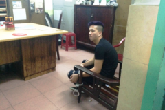 Mải mê chơi Pokemon GO, cô gái bị giật phăng iPhone 6 Plus