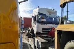 Tháo chạy thoát thân khi container "điên" lao vào nhà