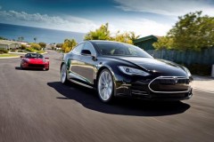 Tesla hé lộ bản cập nhật hệ thống tự lái Autopilot 2.0 an toàn hơn
