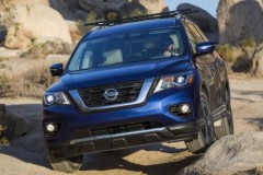 Nissan Pathfinder 2017 có giá từ 30.890 USD
